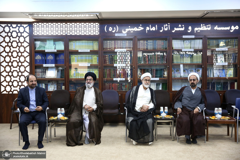 مراسم تقدیر از دست اندرکاران همایش نکوداشت وکلای حضرت امام خمینی (س)