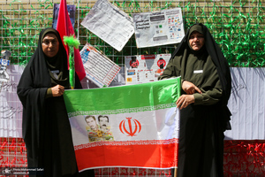 دیدار خادمان امام رضا (ع) با خانواده های شهدای شهرستان فسا