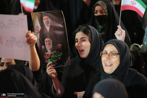 حرکت دسته مردمى پرچمداران ایران به مناسبت روز جمهوری اسلامی ایران-۲