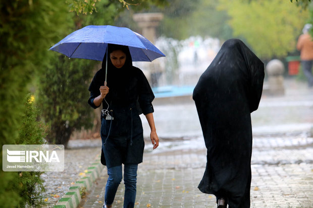 باران پاییزی به هوای اصفهان لطافت تازه‌ای بخشید
