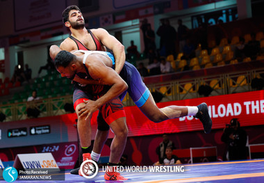 کشتی فرنگی قهرمانی جهان| صعود مطمئن ساروی به نیمه نهایی/ باخت سهرابی در یک کشتی عجیب!