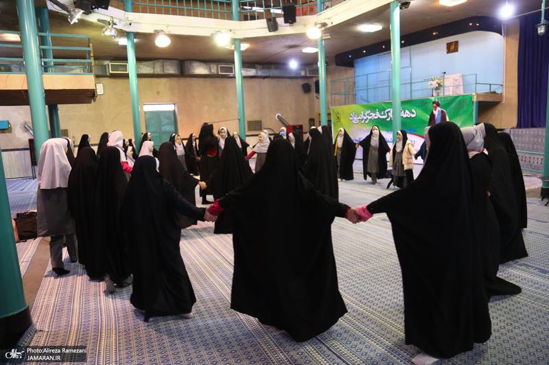 بازدید اقشار مختلف مردم از بیت امام خمینی (س) در جماران-5