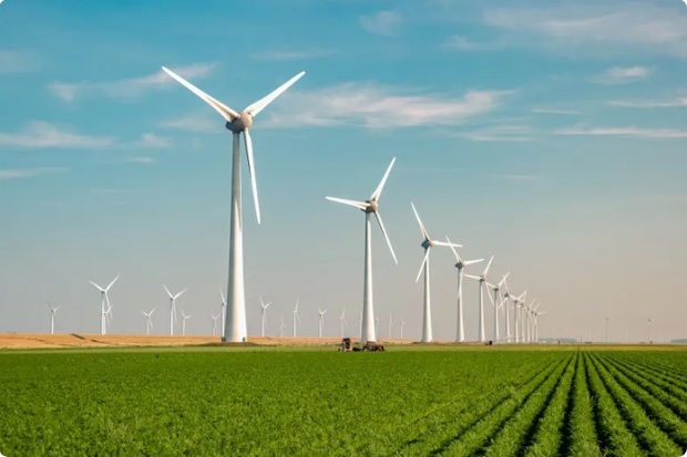 دون کیشوت جدید.. چرا ترامپ به آسیاب‌های بادی حمله می کند؟