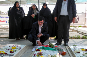 ادای احترام ورزشکاران و قهرمانان پارالمپیکی ایران به مقام شامخ شهدا