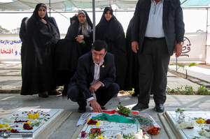 ادای احترام ورزشکاران و قهرمانان پارالمپیکی ایران به مقام شامخ شهدا