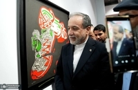 عراقچی به نمایشگاه نقاشی «مدرسه میناب» رفت  (2)