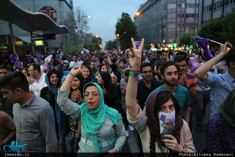 شادی مردم تهران پس از اعلام نتایج انتخابات ۲۹ اردیبهشت 