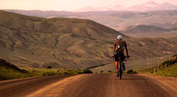 دوچرخه‌سوار کاشمری مسیر زادگاه تا مزار شیخ احمد جامی را رکاب می‎زند