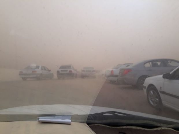 مسیر یزد- میبد بعلت طوفان گرد و خاک مسدود شد