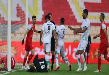 مدافع پرسپولیس: حسینی فحش داد، من اخراج شدم
