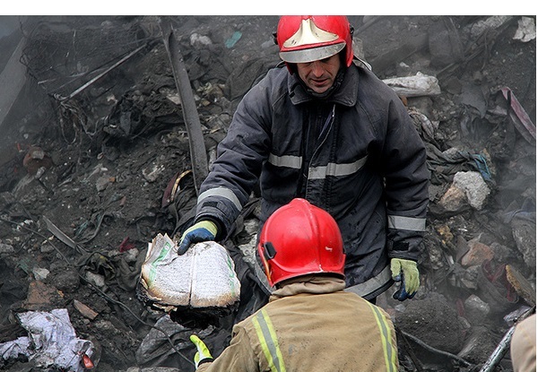 یافتن سومین شهید آتش‌نشان از زیر آوار پلاسکو