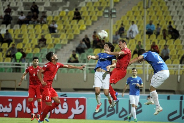 هواداران استقلال خوزستان تیم سپیدرود را تشویق کردند