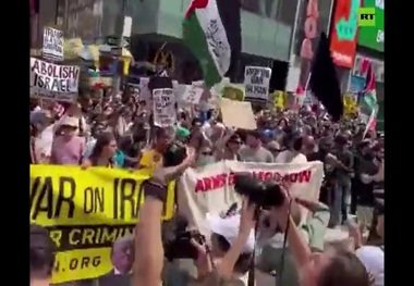  آمریکایی‌ها در حمایت از ایران به خیابان‌ها آمدند/ ترامپ یک جنایتکار جنگی است + فیلم