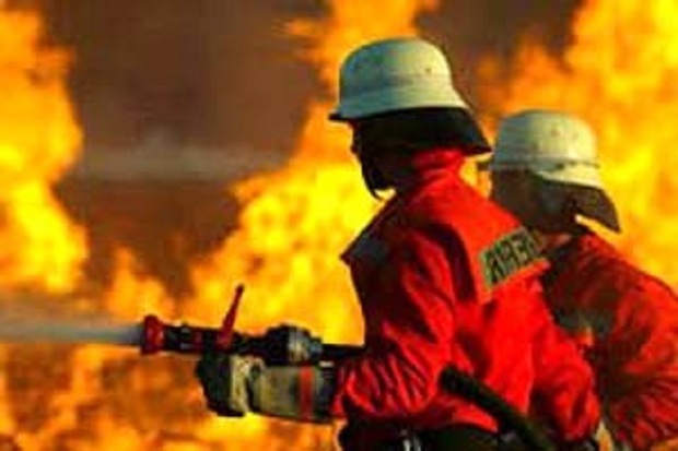 آتش سوزی گسترده در یکی از کارگاه های مبل سازی در بجنورد