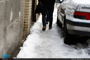 مشکلات عبور و مرور عابرین پیاده بعد از برف دیروز 