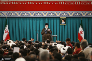 دیدار جمعی از رأی اولی‌ها و خانواده‌های شهدا با رهبر معظم انقلاب