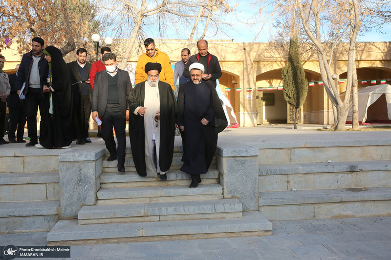 بازدید رئیس موسسه تنظیم و نشر آثار امام خمینی (س) از نمایشگاه عکس «امام دل‌ها‎»  و گذر فرهنگی هفته بر آستان آفتاب