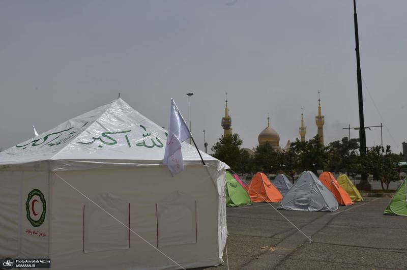 خدمت‌رسانی آستان حضرت امام خمینی(س) به زائران مراسم بدرقه و تشییع رهبر شهید