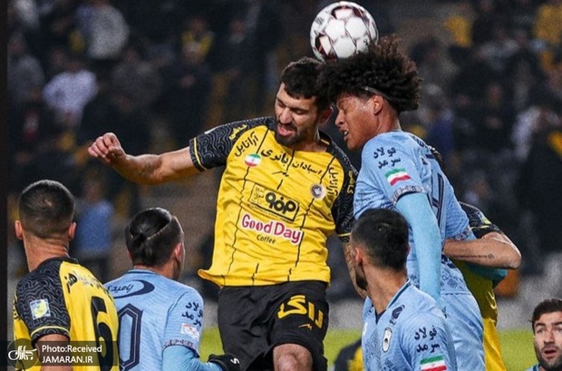 سپاهان لحظه آخری قهرمان نیم فصل فوتبال ایران شد