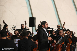 اجرای ارکستر سمفونیک تهران در برج آزادی