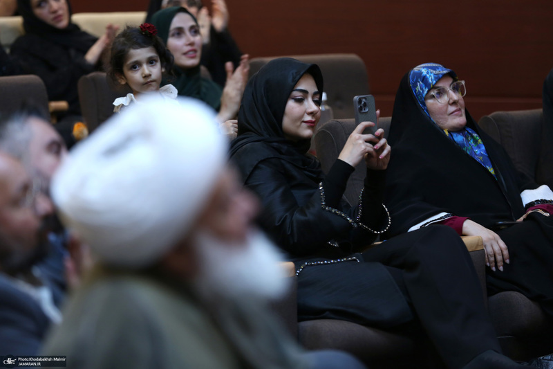 جشن میلاد امام رضا (ع) در حرم امام خمینی (س)