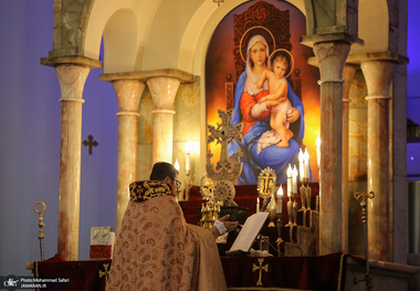 مراسم بزرگداشت امام خمینی (س) در کلیسای «سرکیس مقدس»