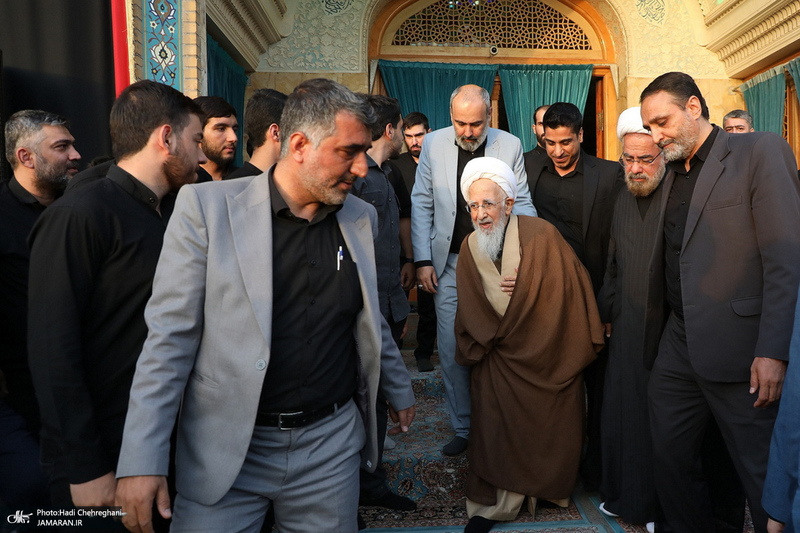 اقامه نماز بر پیکرهای مطهر رهبر شهید و خانواده ایشان به امامت آیت‌الله العظمی جوادی آملی