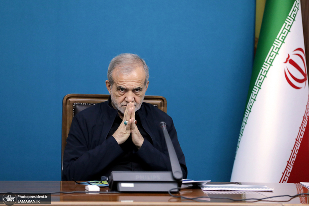 دستور پزشکیان برای شنیده‌شدن نظرات در زمینه لایحه مقابله با محتوای خلاف واقع در فضای مجازی