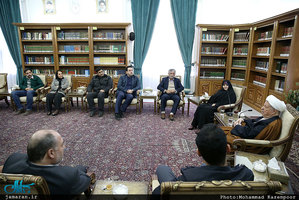 دیدار فرزندان شهدا و ایثارگران با فرمانده پدران خویش در دفاع مقدس