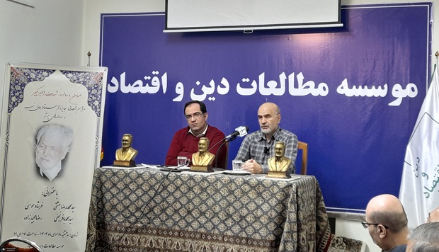 مراسم اهدای دومین دوره جایزه عالی‌نسب/ فرشاد مومنی: عالی‌نسب معتقد بود سیاستی که به تولیدکننده‌ها و فقرا لطمه بزند، ضد امنیت ملی است