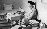تاکید امام بر وکالت آیت الله پسندیده در پیامی خطاب به شیعیان ایرانی و غیر ایرانی