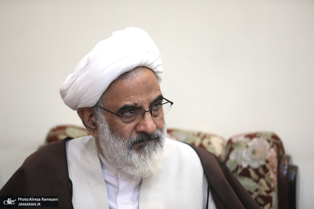 نماینده ولی‌فقیه در سپاه: هرگونه سازش با جبهه استکبار مردود است؛ تا نابودی دشمن از پای نمی‌نشینیم