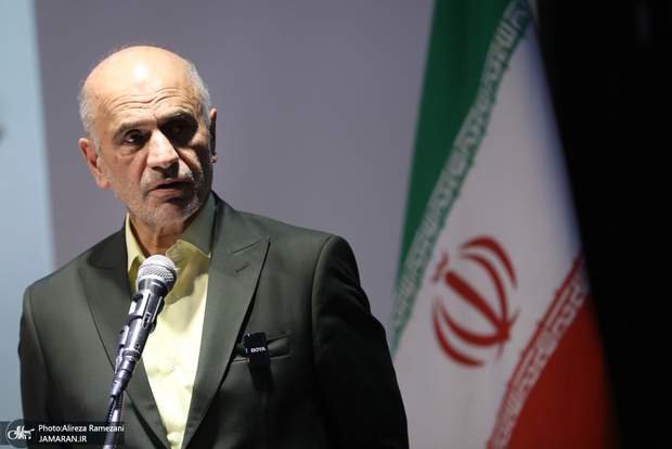 فرشاد مومنی: اولین اقدام قدرتهای متجاوز، ممنوع سازی فعالیت های تولیدی با ارزش بالا در کشور تسخیر شده بود/ شرم آور است که در گشایش های وارداتی از هم سبقت می گیرید / تنش زدایی ۳۰ درصد مصارف ارزی را کاهش می دهد اما مسائل کشور را حل نمی کند