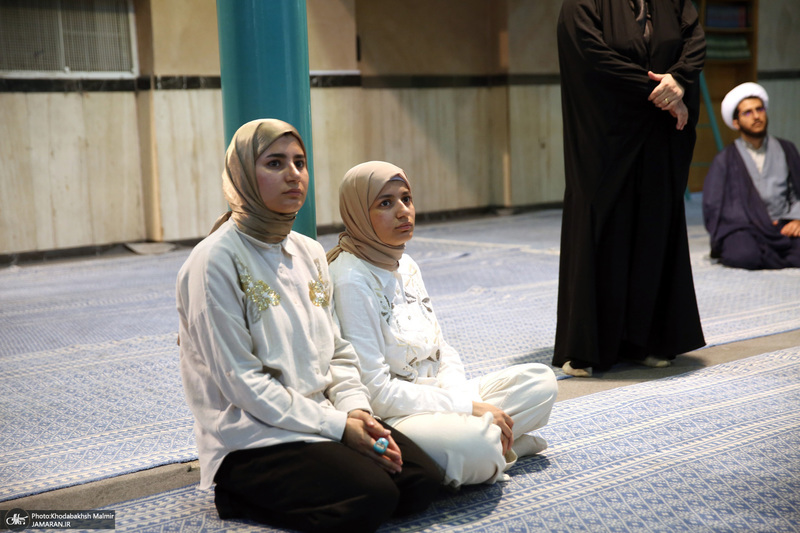 بازدید جمعی از دانشجویان کشور عراق از بیت امام خمینی درجماران