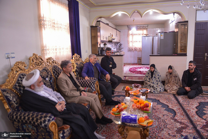 حضور رییس دفتر تولیت حرم مطهر حضرت امام خمینى(س) در منزل مرحوم ابوالفضل چزانی