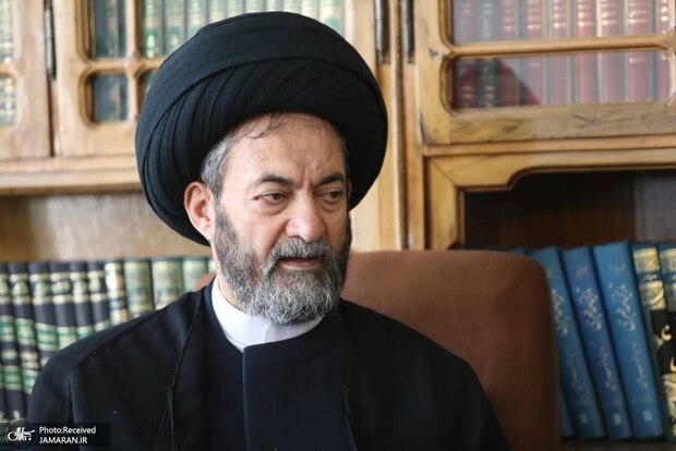 انتقاد امام جمعه اردبیل از حسین مرعشی: چرا با دروغ شاخدار امید ملت ما را بمباران می‌کنید؟
