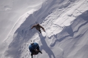 نجات مادر و کودک یکساله گرفتار در برف در ارتفاعات بابل+ تصاویر