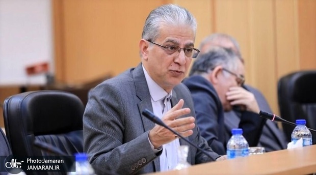 فردین آقابزرگی، کارشناس بازارهای مالی: نمی‌ توان با پول‌ پاشی جلوی افت طبیعی بازار بورس را گرفت / به جای تعطیلی، با ابزارهای هوشمند مدیریت کنید / حمایت ۶۵ هزار میلیاردی سال ۹۹ هم مانع اصلاح بازار نشد
