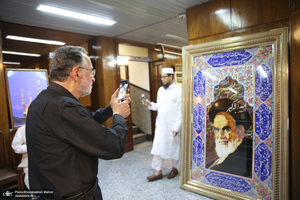 بازدید میهمانان خارجی جهت شرکت در مراسم رهبر شهید از حسینیه جماران