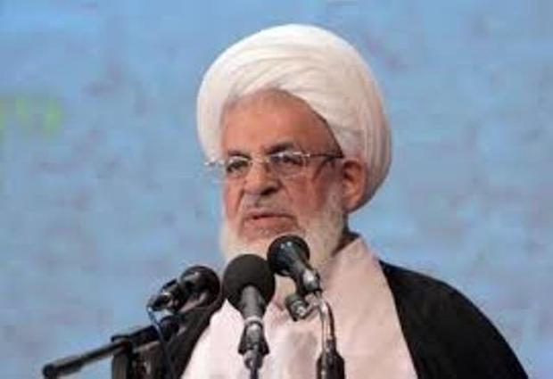 امام جمعه یزد از سیستم آموزشی مبتنی بر حفظ مطالب در مدارس انتقاد کرد