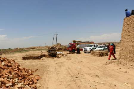 مرگ کارگر کوره آجرپزی در پی سقوط در دستگاه خشت زنی در مشهد