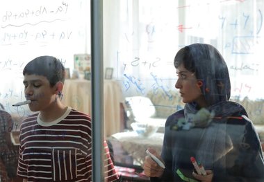 «زن و بچه» چقدر فروخت؟