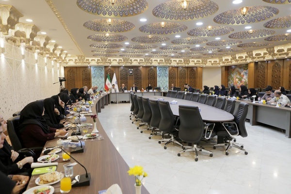 رونق اقتصاد اصفهان با ایجاد بندر خشک    منابع اتاق بازرگانی باید برای توسعه کسب و کار باشد