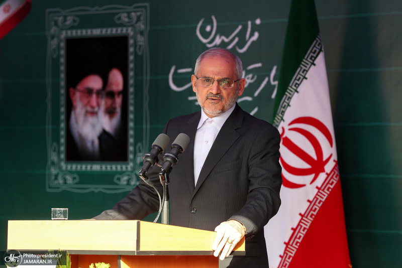 مراسم آغاز سال تحصیلی جدید با حضور روحانی