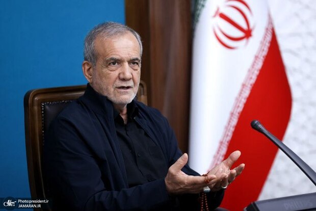پزشکیان: دخالت نهادهای غیرمرتبط و اعمال فشارهای خارج از چارچوب قانونی از مهم‌ترین دلایل انحراف فرآیند خصوصی‌سازی است/ متأسفانه در برخی موارد پیشین، شاهد واگذاری‌هایی بودیم که در آن شرکت‌های مهم و راهبردی به اشخاص فاقد اهلیت و به بهایی ناچیز واگذار شدند