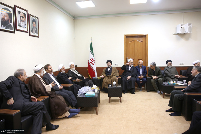 دیدار مهدی کروبی با سید حسن خمینی و جمعی از فعالان سیاسی