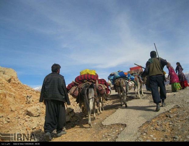 کوچ پاییزه عشایر به سمت شهرستان اندیکا آغاز شد