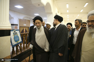 بازدید آیت الله نور مفید از نمایشگاه وکلای شرعی امام خمینی (س)