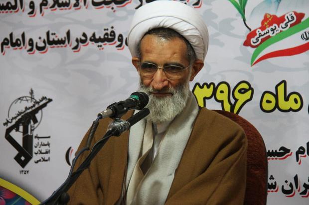 امام جمعه شهرکرد: بقاء انقلاب اسلامی به زنده نگه داشتن یاد شهداست