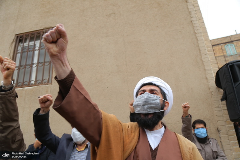 تجمع اعتراضی جمعی از طلاب قم در پی ترور ناجوانمردانه شهید فخری‌ زاده